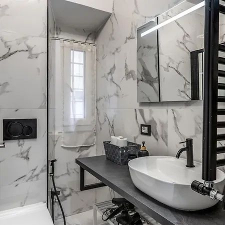 Kira Luxury With Terrace アパート